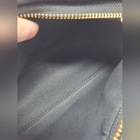 Tory Burch Blake Mini Tote in black pebbled leather. - Picture 5 of 8